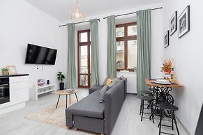 Ground Floor Studio in Cracow by Renters