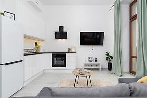 Ground Floor Studio in Cracow by Renters