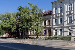 Ground Floor Studio in Cracow by Renters