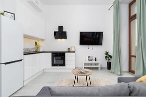 Ground Floor Studio in Cracow by Renters