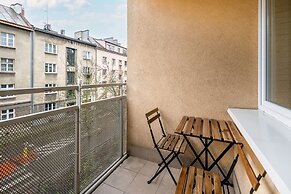 Charming Apartment for 6 by Renters