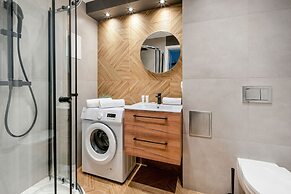 Charming Apartment for 6 by Renters