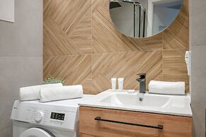 Charming Apartment for 6 by Renters