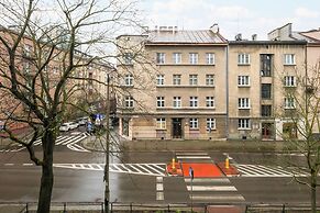 Charming Apartment for 6 by Renters