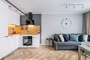 Charming Apartment for 6 by Renters
