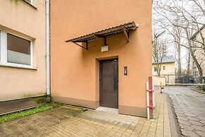 Charming Apartment for 6 by Renters