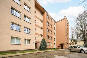 Charming Apartment for 6 by Renters