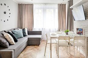Charming Apartment for 6 by Renters