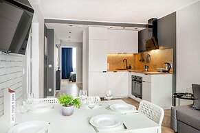 Charming Apartment for 6 by Renters