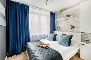 Charming Apartment for 6 by Renters