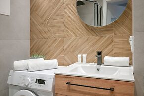 Charming Apartment for 6 by Renters