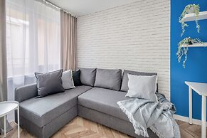 Charming Apartment for 6 by Renters