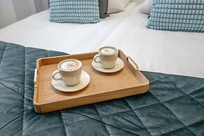 Charming Apartment for 6 by Renters