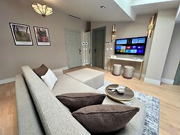 Weingart Suites Hotel