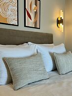 Weingart Suites Hotel