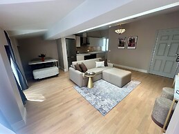 Weingart Suites Hotel