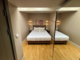 Weingart Suites Hotel