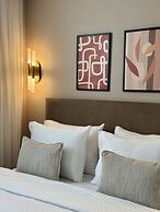 Weingart Suites Hotel