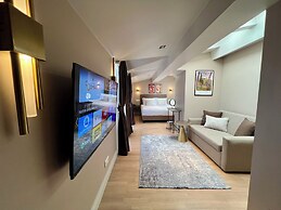 Weingart Suites Hotel