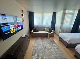 Weingart Suites Hotel