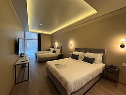 Weingart Suites Hotel