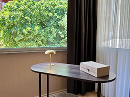 Weingart Suites Hotel