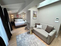 Weingart Suites Hotel