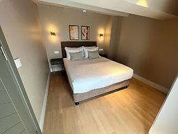 Weingart Suites Hotel