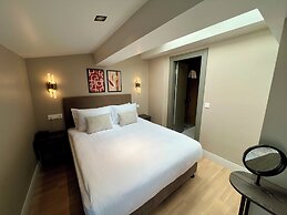 Weingart Suites Hotel