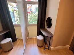 Weingart Suites Hotel