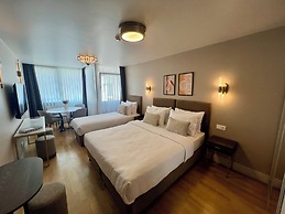 Weingart Suites Hotel