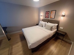 Weingart Suites Hotel