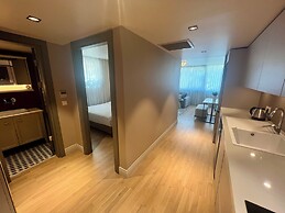 Weingart Suites Hotel