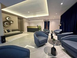 Weingart Suites Hotel