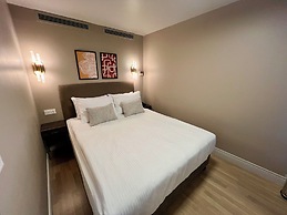 Weingart Suites Hotel