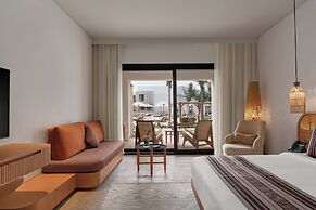 The Club by Fanar