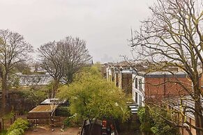 The Peckham Hideaway - Bright 3bdr Flat