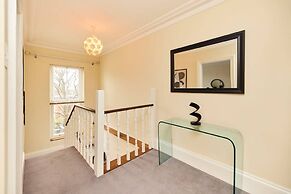The Peckham Hideaway - Bright 3bdr Flat