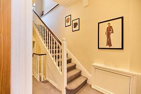 The Peckham Hideaway - Bright 3bdr Flat