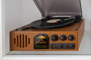 Apartment With Parking by Renters