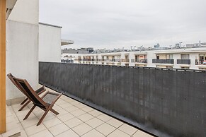 Apartment With Parking by Renters