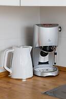 Apartment With Parking by Renters