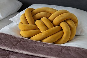 Apartment With Parking by Renters