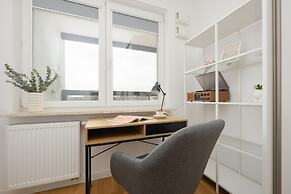 Apartment With Parking by Renters