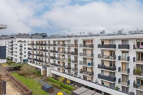 Apartment With Parking by Renters