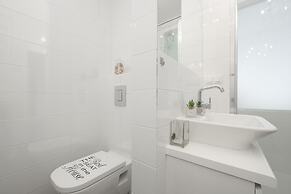 Apartment With Parking by Renters