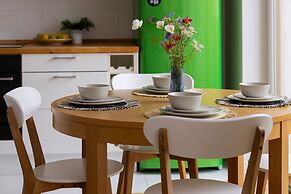 Apartment With Parking by Renters