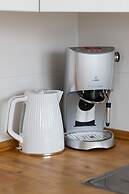 Apartment With Parking by Renters