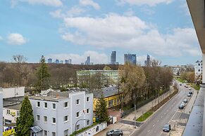 Apartment With Parking by Renters
