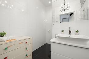 Apartment With Parking by Renters